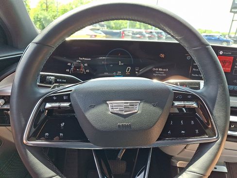 Used 2024 Cadillac Lyriq Luxury AWD/4WD image 16