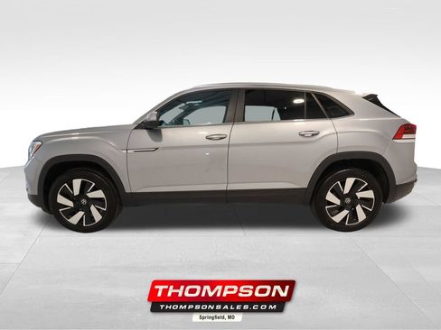 Used 2026 Volkswagen Atlas Cross Sport SE FWD image 1
