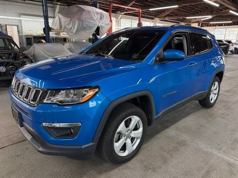 Used 2019 Jeep Compass Latitude w/ Cold Weather Group AWD/4WD image 1