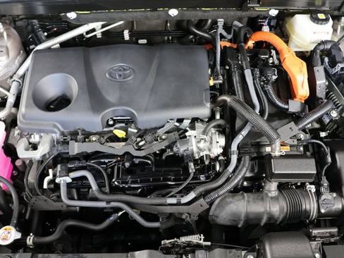 Used 2024 Toyota Venza LE image 23