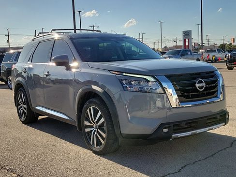 Used 2023 Nissan Pathfinder Platinum AWD/4WD image 6