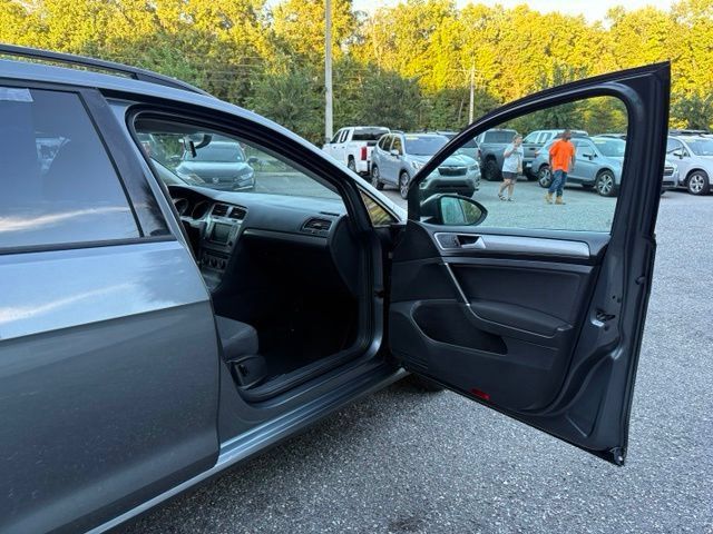 Used 2016 Volkswagen Golf S FWD image 29
