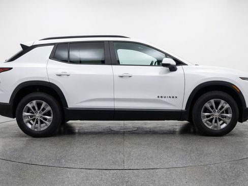 Used 2025 Chevrolet Equinox LT image 11