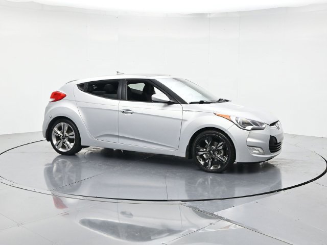 Used 2017 Hyundai Veloster Value Edition FWD image 3
