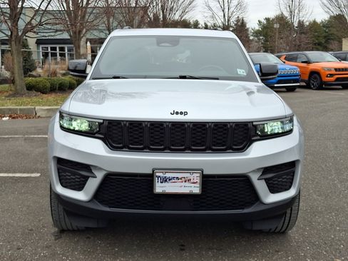 Used 2023 Jeep Grand Cherokee Altitude image 8