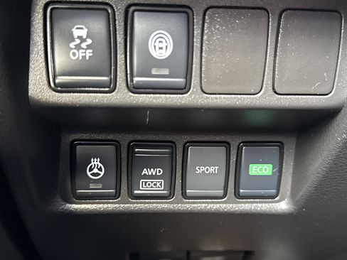 Used 2022 Nissan Rogue Sport SV image 9