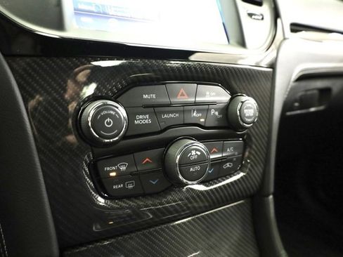 Used 2023 Chrysler 300 C image 24