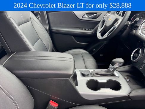 Used 2024 Chevrolet Blazer LT w/ Sound & Technology Package FWD image 9