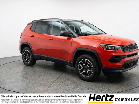 Used 2025 Jeep Compass Trailhawk AWD/4WD image 1