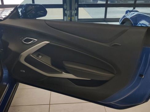 Used 2022 Chevrolet Camaro LT w/ Technology Package image 29