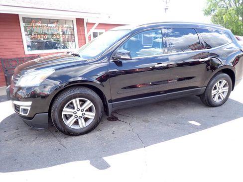 Used 2017 Chevrolet Traverse LT AWD/4WD image 4