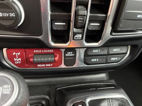 Used 2024 Jeep Gladiator Mojave AWD/4WD image 48