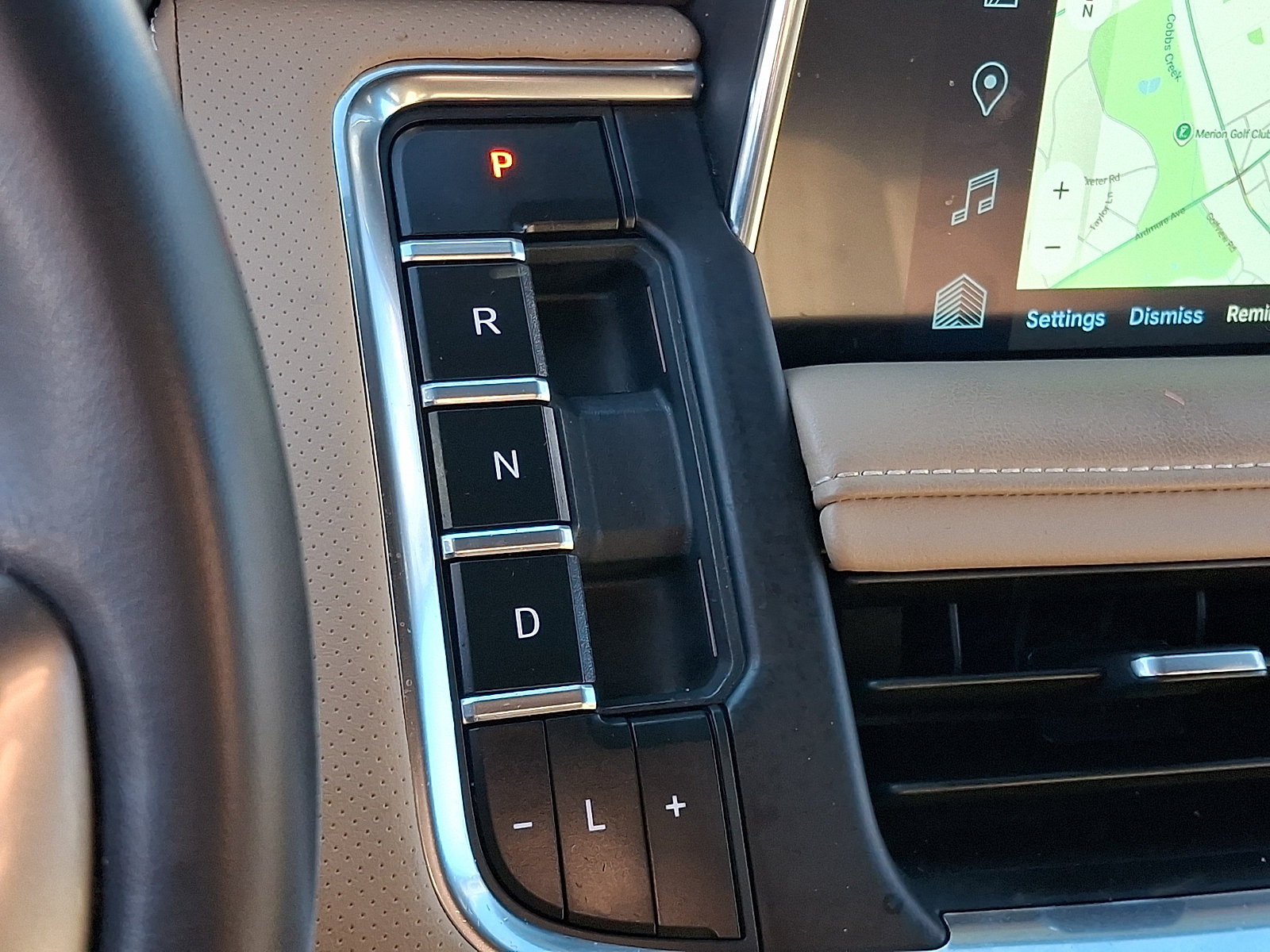 Certified 2023 Chevrolet Tahoe Premier AWD/4WD image 16