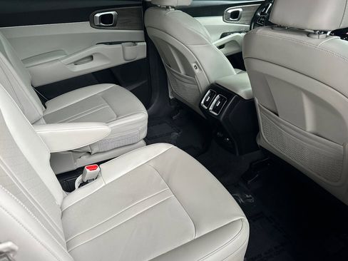 Used 2022 Kia Sorento EX w/ Panoramic Sunroof Package image 20