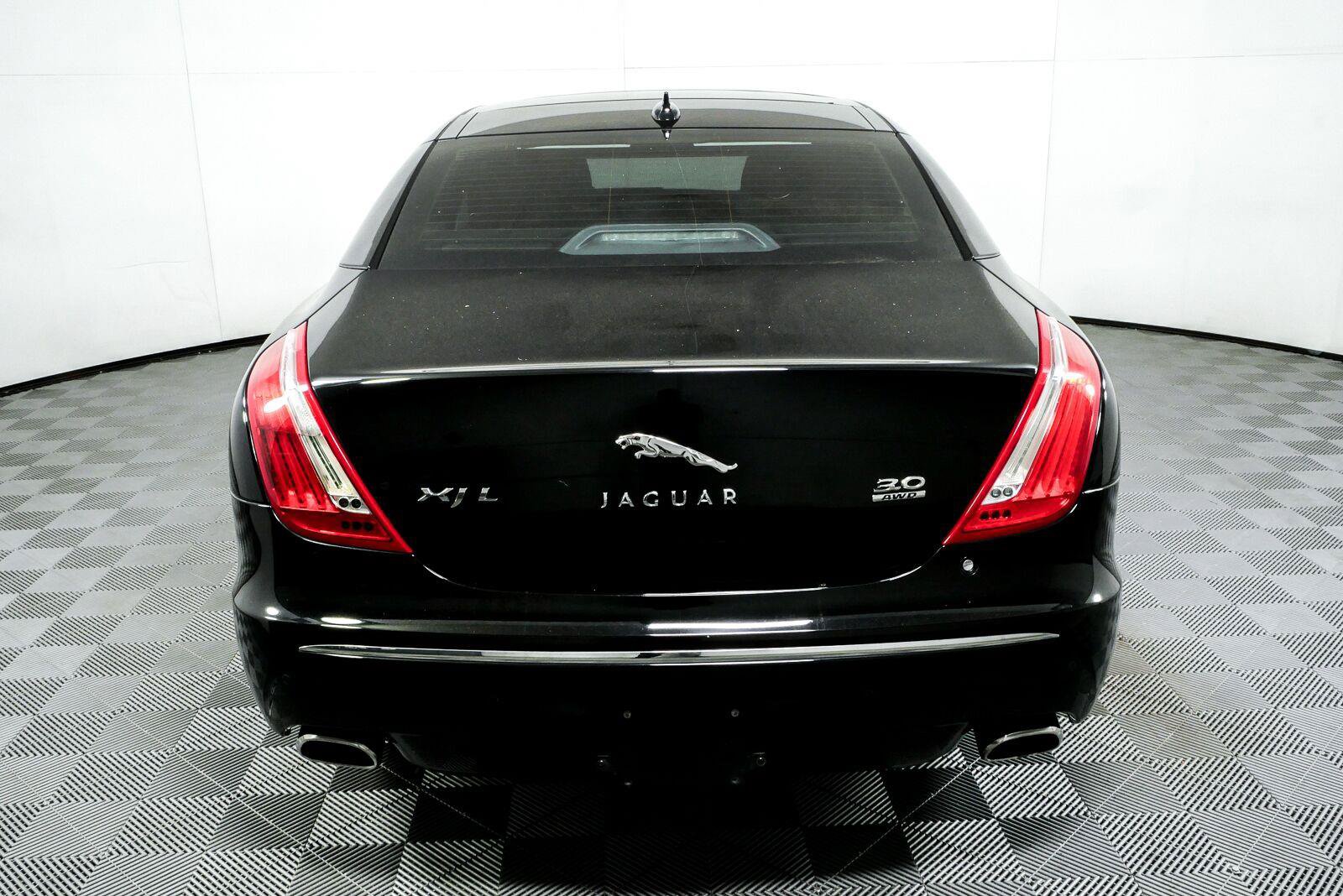 Used 2013 Jaguar XJ L Portfolio AWD/4WD image 28