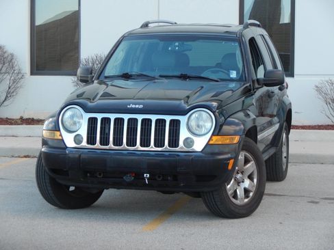 Used 2005 Jeep Liberty Limited image 3