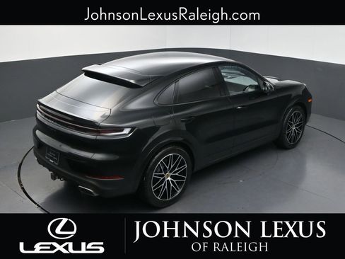 Used 2024 Porsche Cayenne Coupe AWD/4WD image 28