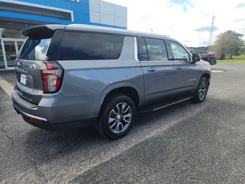 Used 2021 Chevrolet Suburban LT w/ LT Signature Package image 7