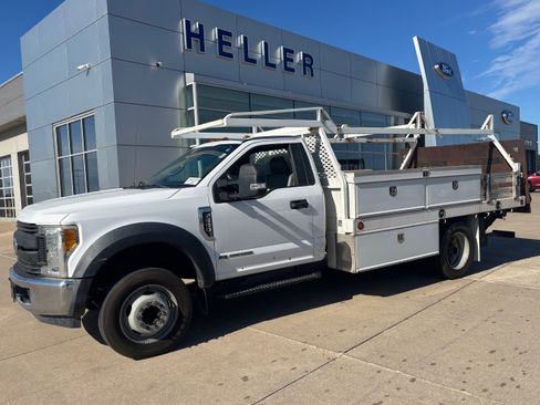 Used 2017 Ford F550 2WD Regular Cab Super Duty image 3