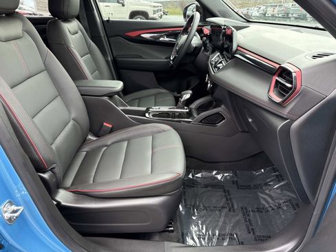 Used 2025 Chevrolet TrailBlazer RS w/ Driver Confidence Package image 19
