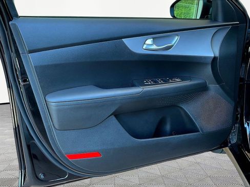 Used 2024 Kia Forte LXS w/ LXS Technology Package FWD image 18