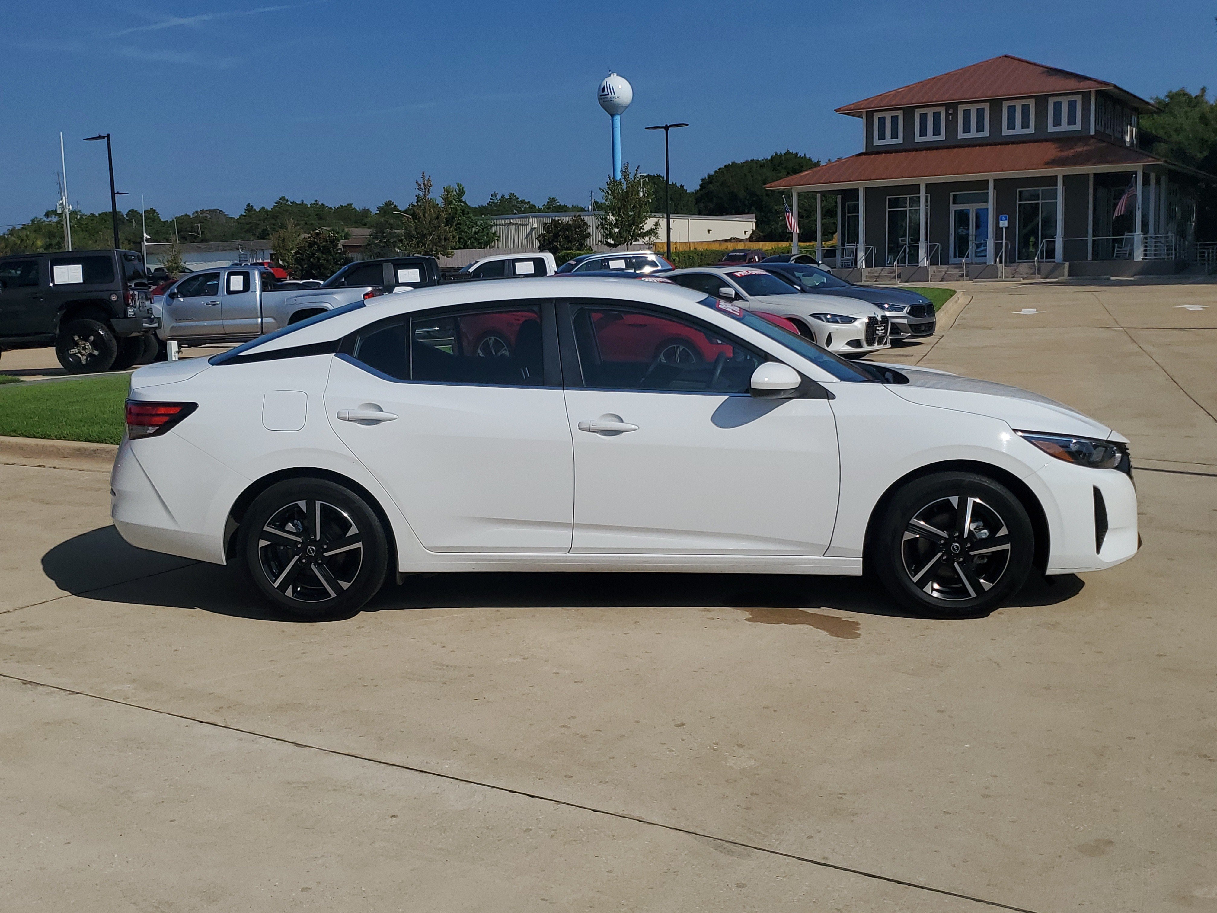 Used 2025 Nissan Sentra SV FWD image 9