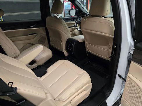 Certified 2024 Jeep Grand Cherokee L Limited AWD/4WD image 34