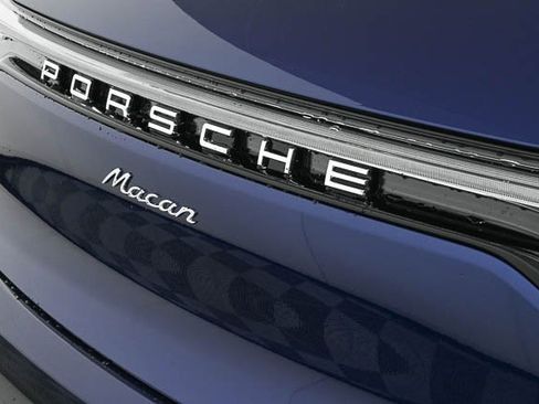 Certified 2025 Porsche Macan image 34