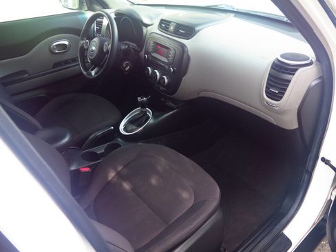 Used 2016 Kia Soul image 16