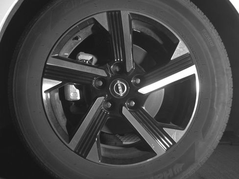 Used 2025 Nissan Sentra SV FWD image 9