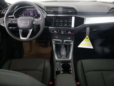 New 2025 Audi Q3 2.0T Premium image 24