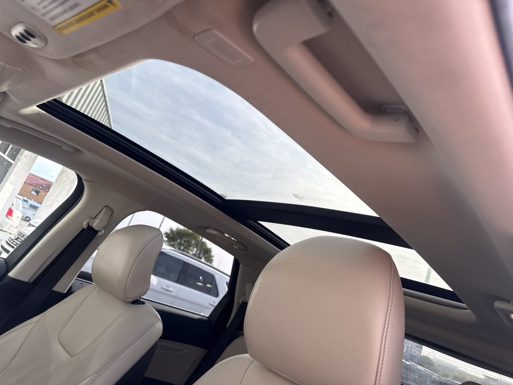 Used 2019 Ford Edge Titanium w/ Equipment Group 301A AWD/4WD image 11