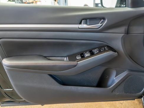 Certified 2025 Nissan Altima 2.5 SR image 13