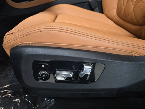 Used 2026 BMW X7 xDrive40i w/ M Sport Package AWD/4WD image 28