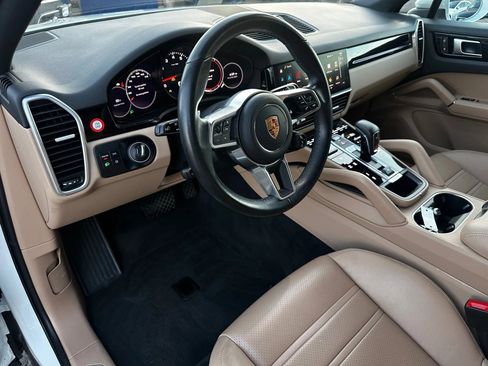 Used 2022 Porsche Cayenne Coupe image 11