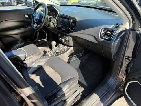 Used 2019 Jeep Compass Latitude AWD/4WD image 7