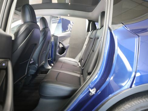 Used 2022 Tesla Model Y Long Range image 39