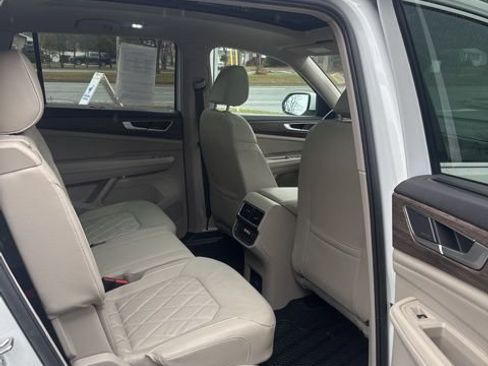 Used 2024 Volkswagen Atlas SEL Premium R-Line image 19