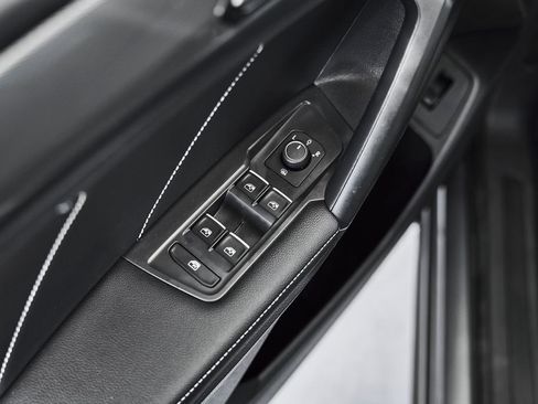 Used 2024 Volkswagen Tiguan Wolfsburg Edition FWD image 17