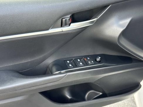 Used 2020 Toyota Camry LE FWD image 18