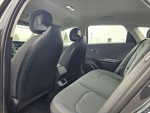 Used 2025 Kia K4 LXS image 11