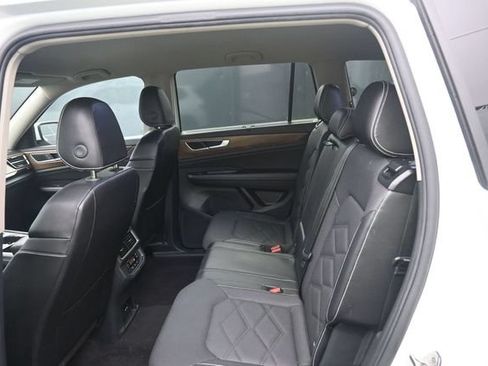 Used 2024 Volkswagen Atlas SE AWD/4WD image 31