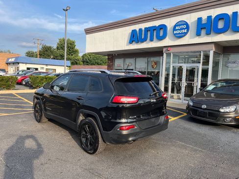 Used 2016 Jeep Cherokee Sport w/ Cold Weather Group AWD/4WD image 11