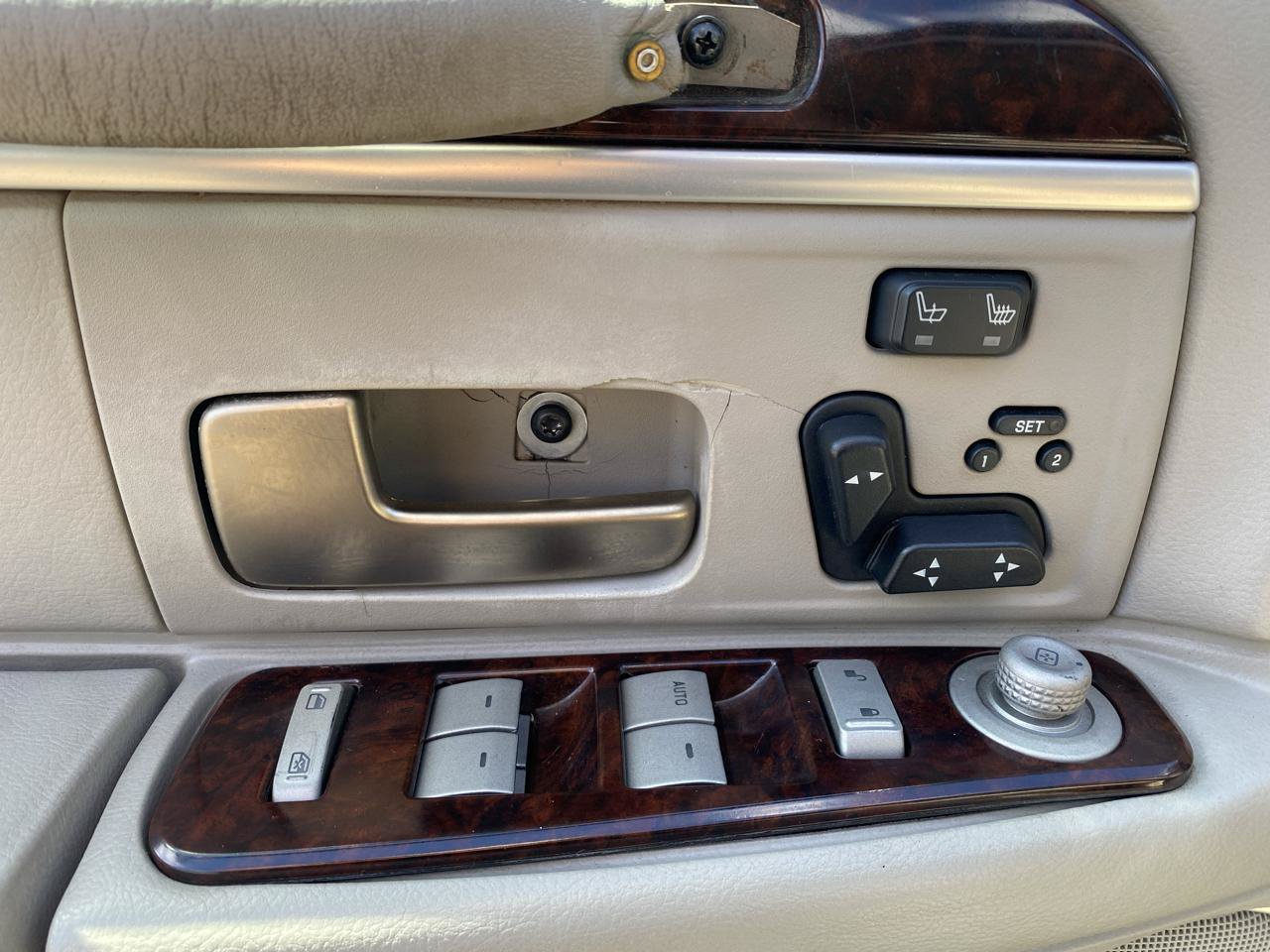 Used 2011 Lincoln Town Car Signature Limited RWD image 16