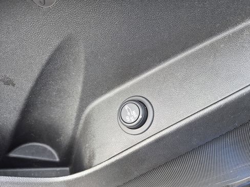 Used 2024 Chevrolet Equinox LT image 19