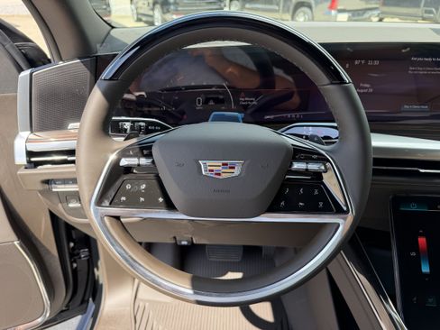 New 2026 Cadillac Escalade ESV Luxury w/ LPO, Floor Liner Package AWD/4WD image 25
