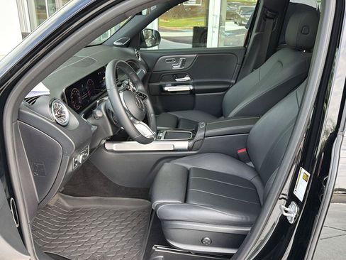Used 2024 Mercedes-Benz GLB 250 4MATIC image 10