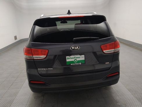 Used 2017 Kia Sorento LX w/ LX Convenience Package image 6
