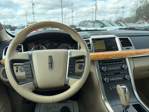 Used 2009 Lincoln MKS image 26