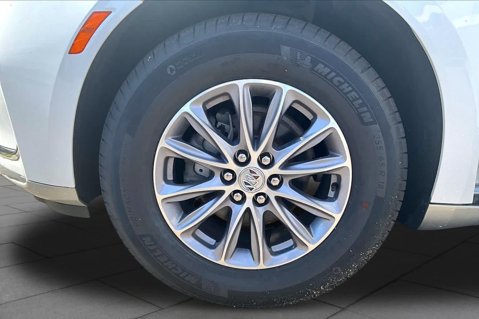 Used 2024 Buick Enclave Essence FWD image 21